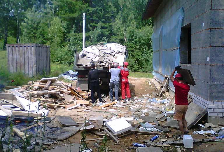 Вывезти строительный мусор с дачи по Волгограду